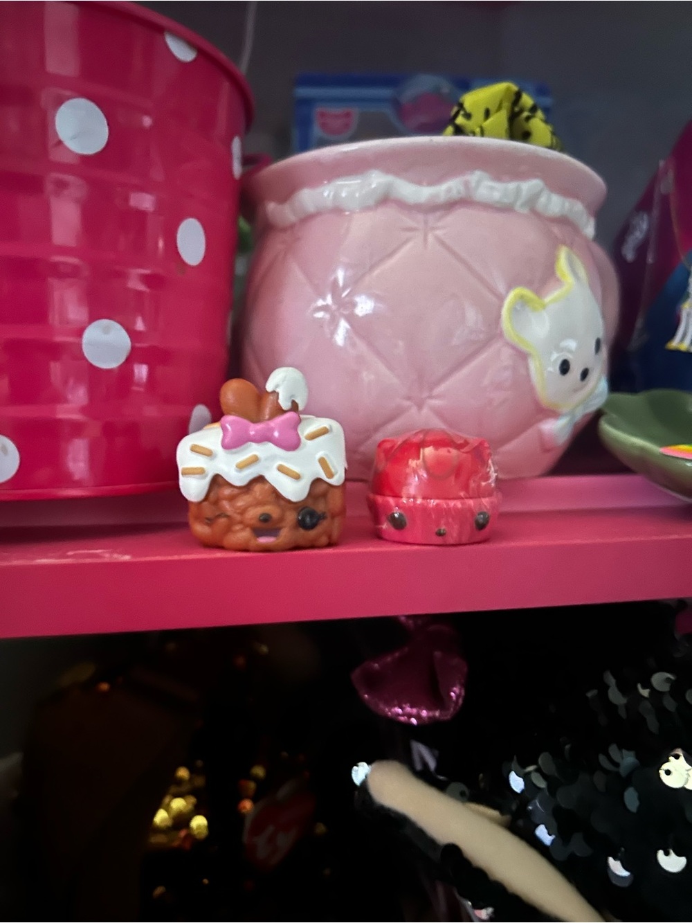 Num Noms new in box caramel cake and raspberry lipgloss